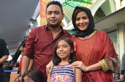 Bebi Romeo dan Meisya Siregar Ajarkan Anak Arti Sedekah