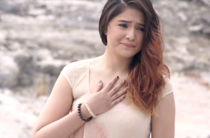Lepas Jilbab, Marshanda Kembali Curhat Lewat Video YouTube