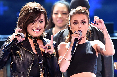 Demi Lovato Tampil dan Menangi Teen Choice Awards 2014