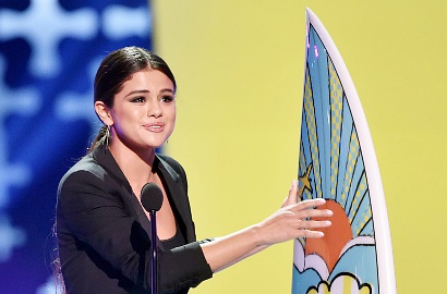 Selena Gomez Raih Ultimate Choice Award di Teen Choice Awards 2014