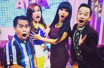 Julia Perez 'Pegang Dada' Ayu Ting Ting