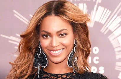 Beyonce Kejutkan Nicki Minaj dengan Beri Kalung Berlian