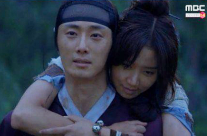 Jung Il Woo Terobos Kebakaran Demi Go Sung Hee di Eps 8 'Night Watchman'