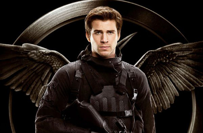 Gagahnya Liam Hemsworth di Poster Anyar 'The Hunger Games: Mockingjay, Part 1'