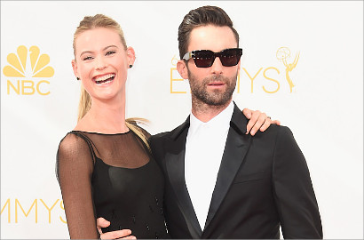 Adam Levine Ingin Punya 100 Anak dari Behati Prinsloo