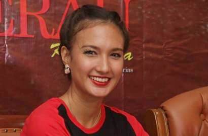 Nadine Chandrawinata Jadi Jurnalis di 'Erau Kota Raja'