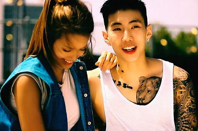 Jay Park Nikmati Liburan Bersama Kekasih di MV 'So Good'