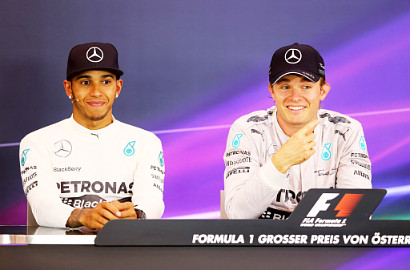 Mercedes Bakal Coret Lewis Hamilton atau Nico Rosberg