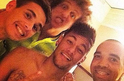 Neymar Selfie Usai Ditunjuk Jadi Kapten Timnas Brasil