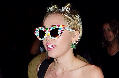 Miley Cyrus Topless ke Pesta Fashion Week