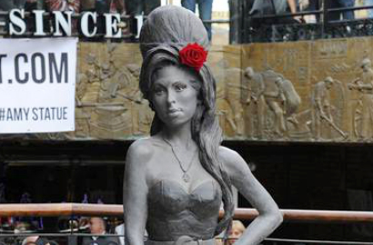 Patung Perunggu Amy Winehouse Diperkenalkan di Ulang Tahun ke-31