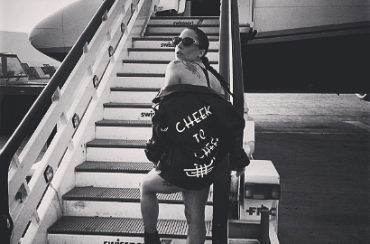 Lady GaGa Promosi Album 'Cheek to Cheek' di Jalanan