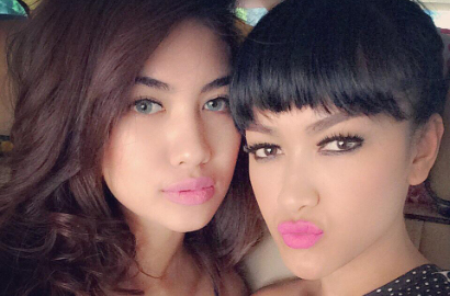 Julia Perez dan Sang Adik Beradu Seksi