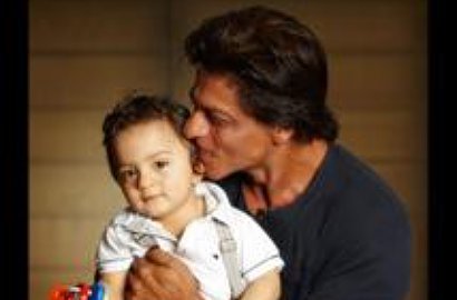 Shahrukh Khan Akhirnya Tunjukkan Wajah Putra Bungsu