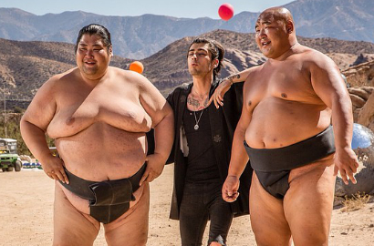 One Direction Akan Hadirkan Sumo di Video Klip 'Steal My Girl'?
