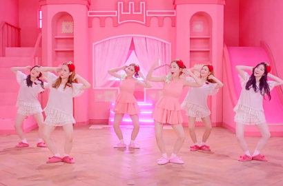 Strawberry Milk Serba Pink di MV Debut 'OK'