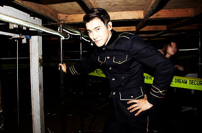 Sedih Karena Cedera Leher, Siwon Minta Dihibur Fans