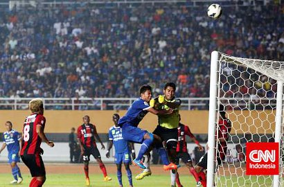 Laga Perebutan Gelar Juara ISL 2014 Persib vs Persipura 'Memakan Korban'