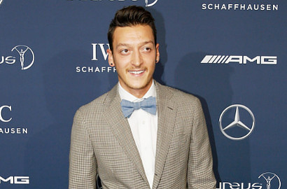 Mesut Ozil Dituntut Ayah Sendiri Rp 9,5 Miliar