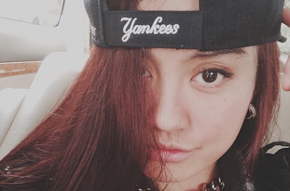 Agnes Monica Selca dan Pamer Belahan Dada di Instagram
