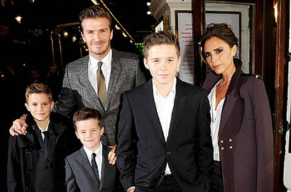 David dan Victoria Beckham Temani Putranya Tindik Telinga