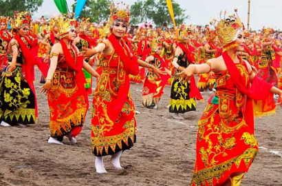 Diikuti 1.200 Penari, Festival Gandrung Banyuwangi Tuai Pujian Turis Asing