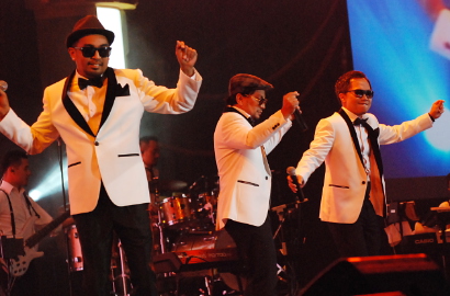 Tompi Cs Bikin Fans Ngakak di 'Trio Lestari Show Musical Concert 2014'