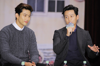 Lee Seo Jin Ikut Goda Selera Fashion Taecyeon 2PM