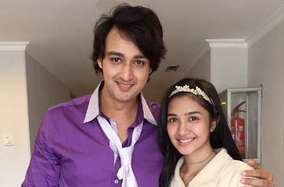 Saurabh Raj Jain Belajar Bahasa Indonesia ke Mika Untuk 'Check In Bangkok'