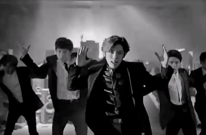 Infinite Ngerock di MV Jepang 'Dilemma'