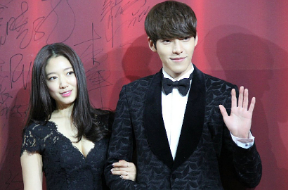 Fans Pilih Natal Bareng Kim Woo Bin dan Park Shin Hye