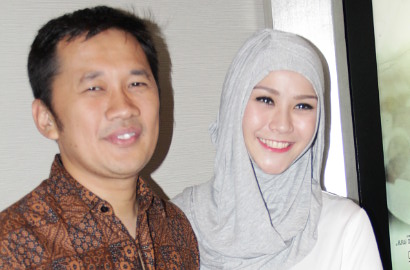 Zaskia Adya Mecca Khawatir Hanung Berniat Mengundur Rilis 'Hijab'