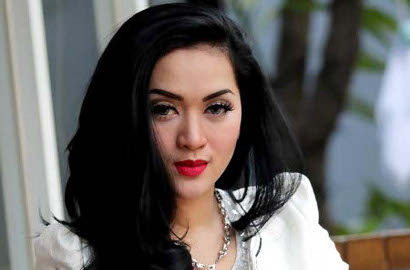 Imej Syahrini KW Bikin Hiara Cleopatra Main di 'Mak Ijah Pengen ke Mekah'