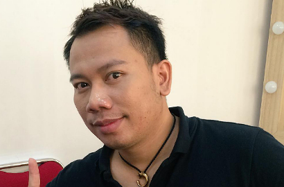 Vicky Prasetyo Gandeng Charly dan 100 Wanita Cantik di 'Kontroversi Hati'
