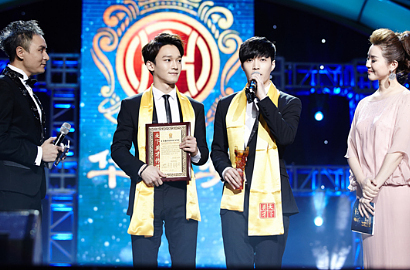 EXO Menang Grup Terpopuler di Huading Awards Tiongkok