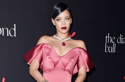 Rihanna Bikin Heboh Cover Lagu Lawas Madonna 'Vogue'