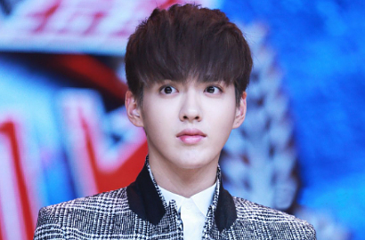 Pegang Rokok, Kris Eks EXO Dituduh Berbohong Tentang Sakit Jantung?