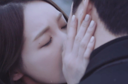 Kang Min Kyung Cium Kekasih di MV Davichi 'Cry Again'
