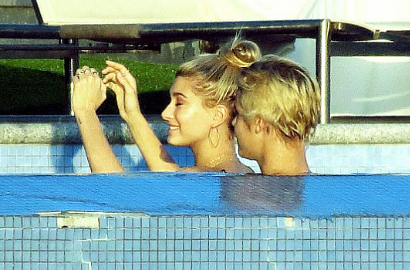 Justin Bieber dan Hailey Baldwin Ketahuan Mesra di Kolam Renang