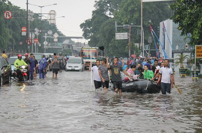Jadi Trending Topik di Twitter, Netter Bikin Meme Lucu Jakarta Banjir