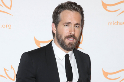 Ryan Reynolds Pamer Prototipe Topeng 'Deadpool' Berwarna Pink