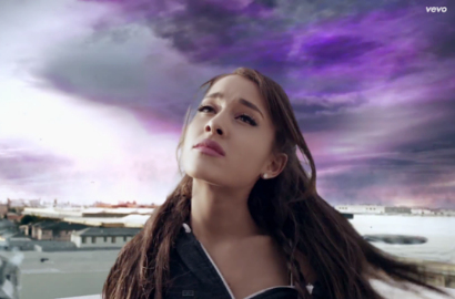 Ariana Grande Jadi Gadis Pembangkang di MV 'One Last Time'