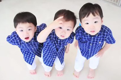 Song Il Gook Ucap Selamat Imlek dengan Foto Imut Triplet