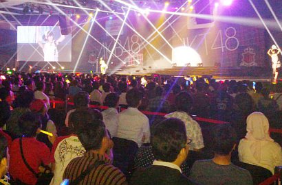 Konser Kolaborasi JKT48 dan AKB48 Dipadati Fans Laki-Laki