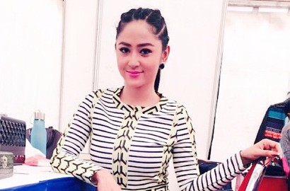 Dikabarkan Dekat dengan Pria India, Ini Tanggapan Dewi Persik