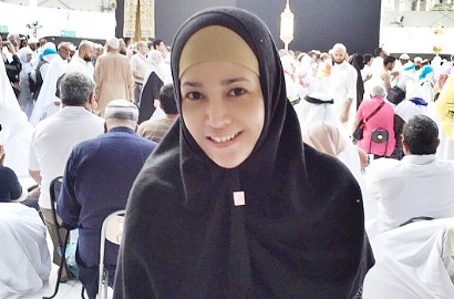 Melly Goeslaw Beberkan Rencana Maia Estianty Akan Segera Berhijab