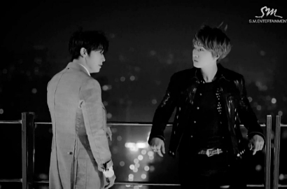 Eunhyuk dan Donghae Hapus Ingatan di MV Eunhae 'Growing Pains'