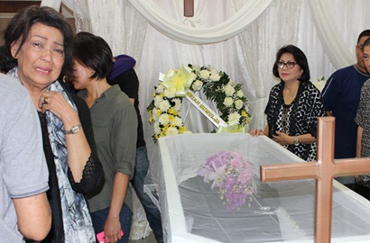 Rima Melati Ungkap Frans Tumbuan Meninggal Karena Sakit Gula