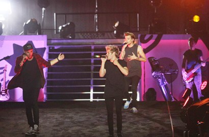 One Direction Sukses Bius Puluhan Ribu Fans di Konser Jakarta