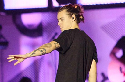 Ditinggal Zayn Malik, Harry Styles dan Directioners Patah Hati